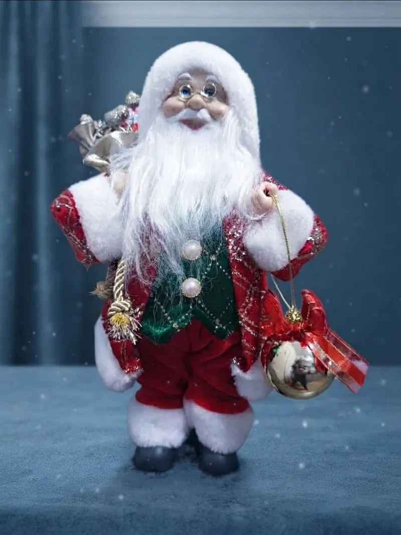 Mikulás figura kockás kabátban, ajándékokkal